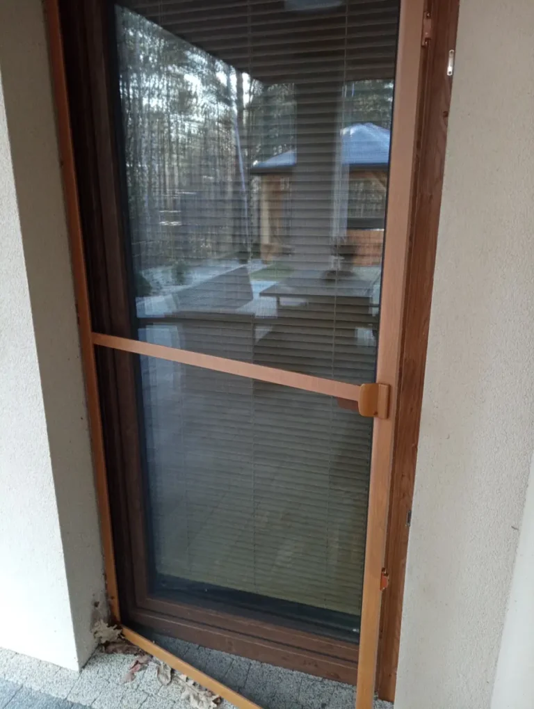 Moskitiera w oknie tbalkonowym - Agmart producent moskitier