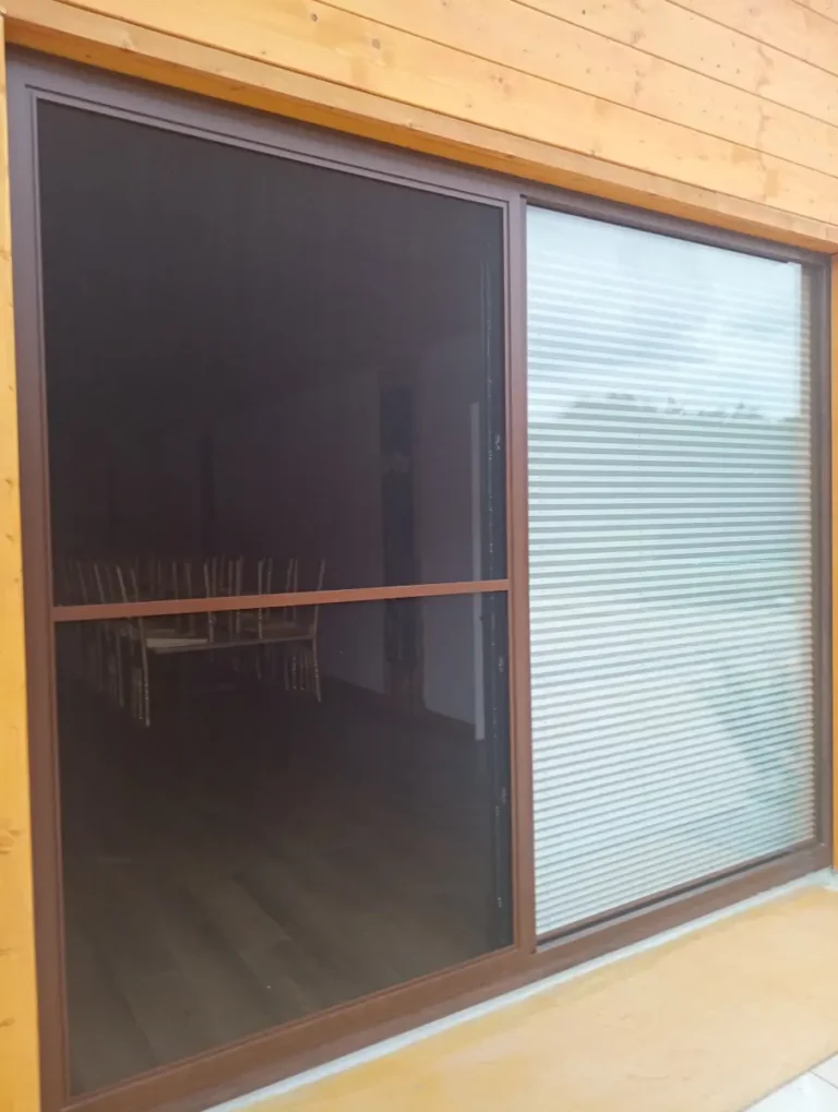 Moskitiera przesuwna w oknie tarasowym - Agmart producent moskitier