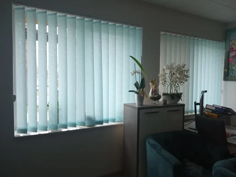 Żaluzje pionowe -Verticale- w biurze- Agmart producent Verticali