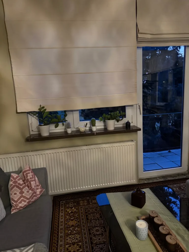 Roleta rzymska w salonie